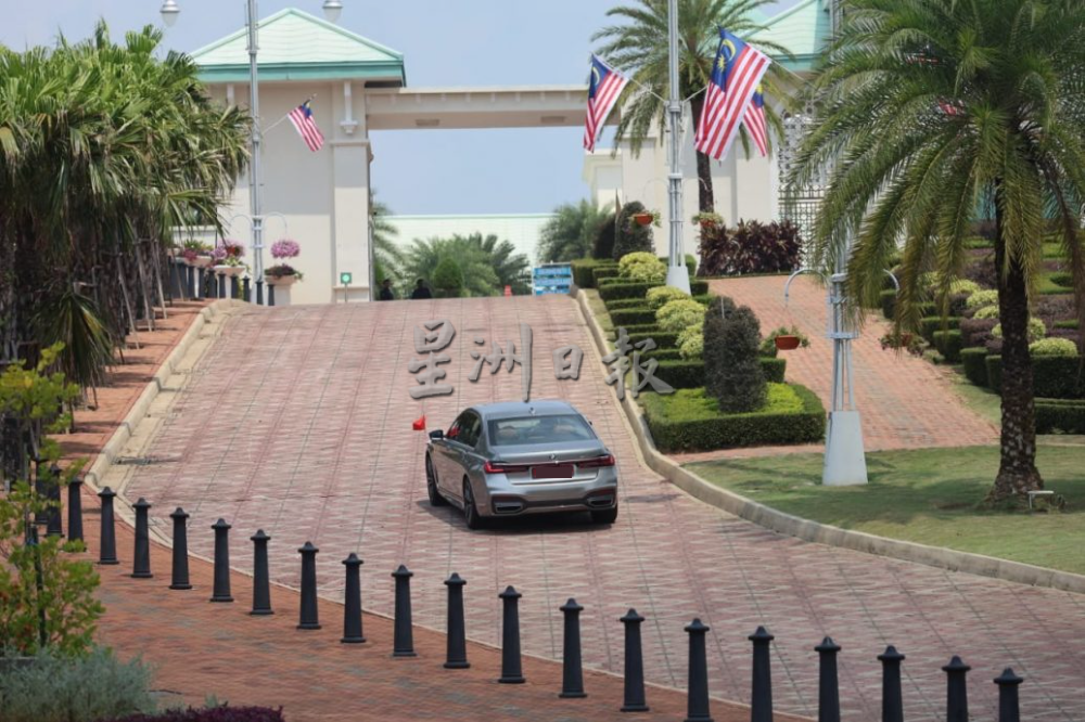 图集|泰柬边境冲突|泰柬领导人大马会谈  各方代表抵达布城首相官邸