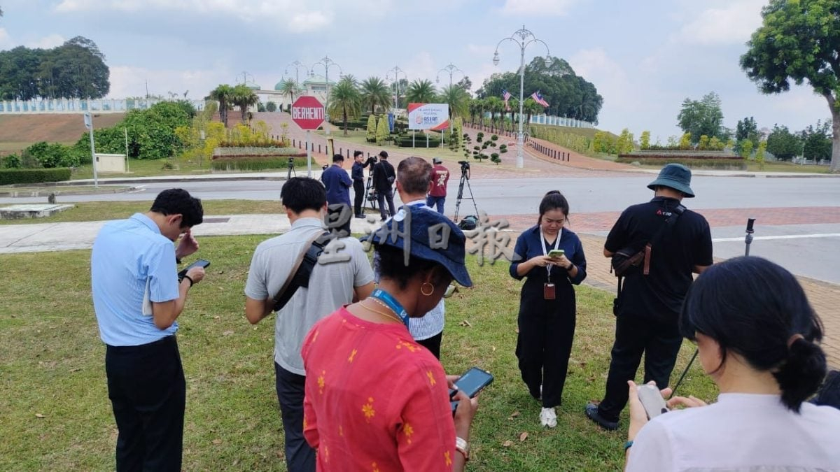 图集|泰柬边境冲突|泰柬领导人大马会谈  各方代表抵达布城首相官邸