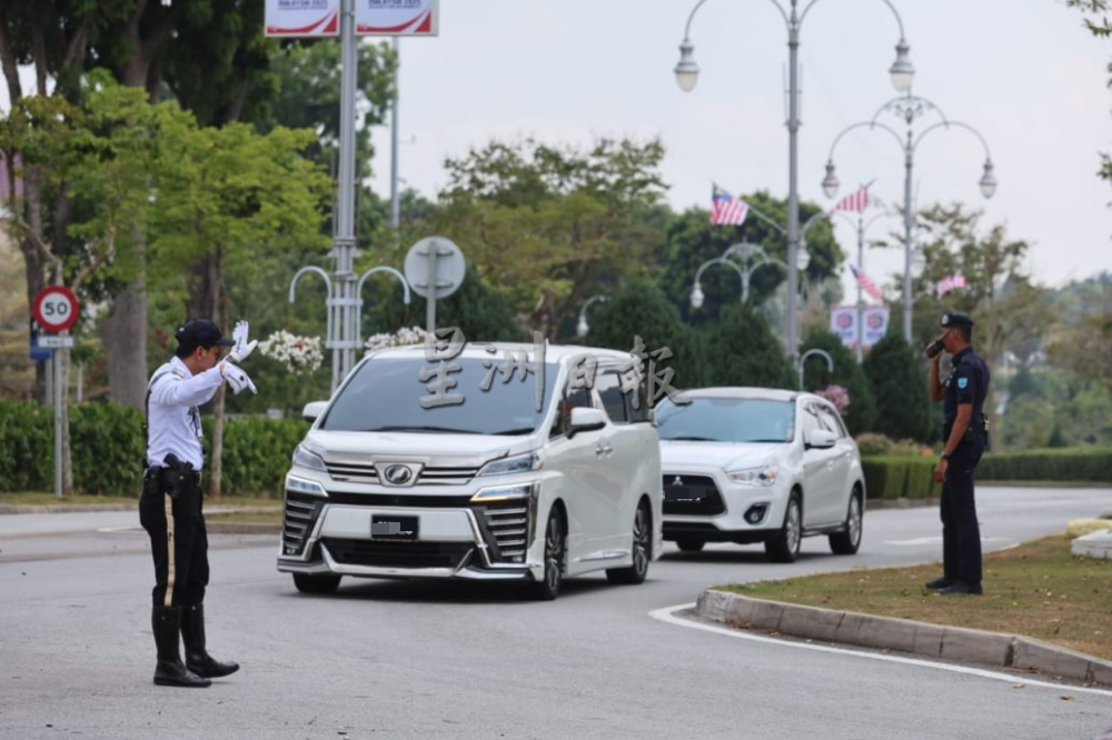 图集|泰柬边境冲突|泰柬领导人大马会谈  各方代表抵达布城首相官邸