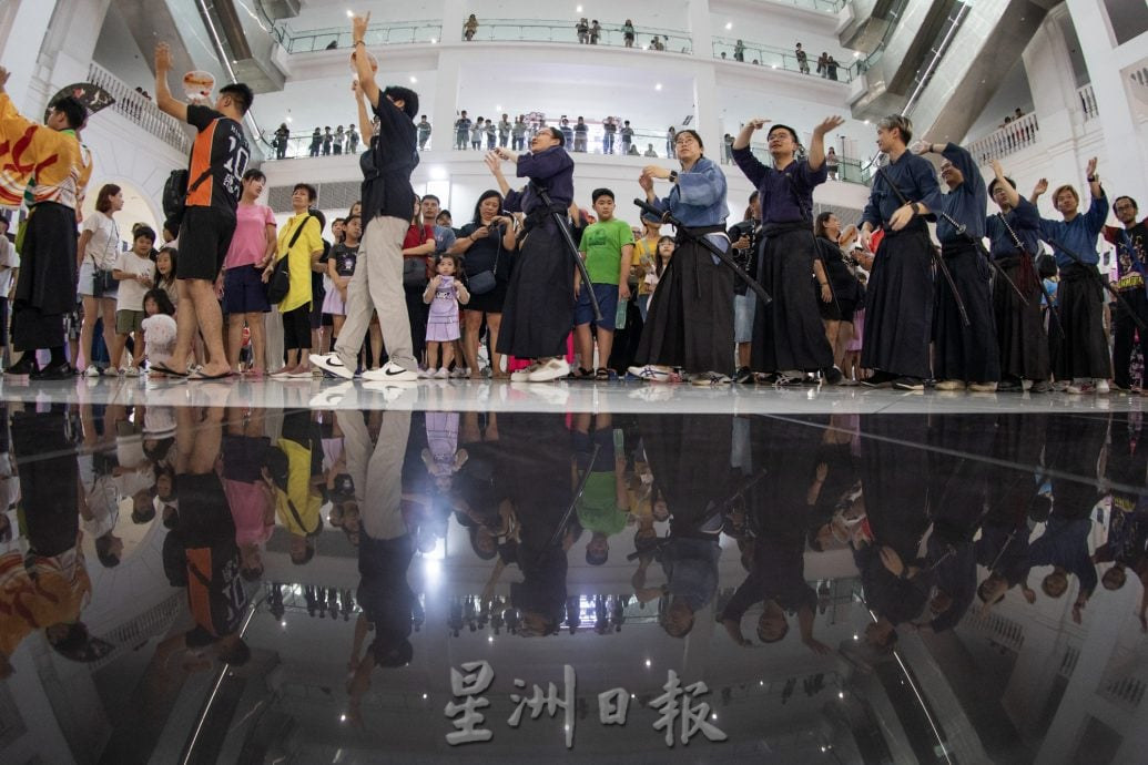 星角摄/盆舞节多族共舞 弘扬文化交流精神