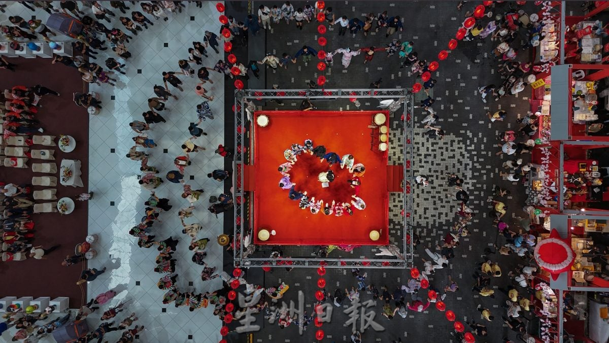 星角摄/盆舞节多族共舞 弘扬文化交流精神