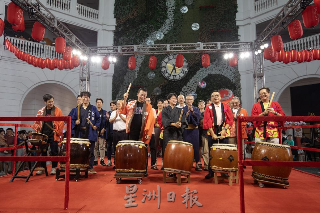 星角摄/盆舞节多族共舞 弘扬文化交流精神