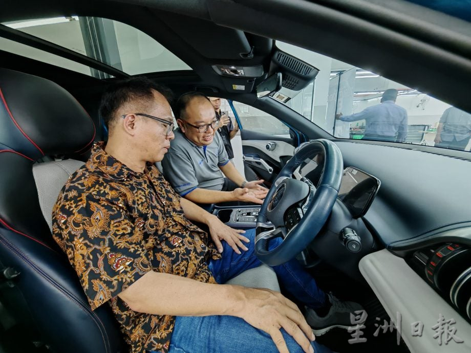 （古城第三版主文）电车普及快维修领域跟不上，甲电车维修学院培训专员为未来做准备