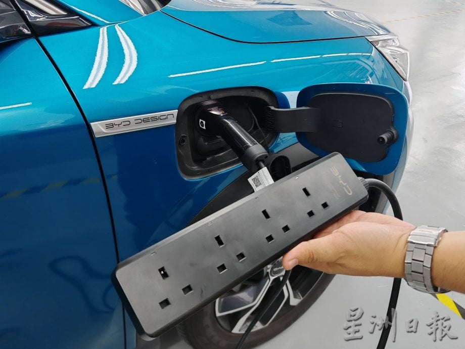 （古城第三版主文）电车普及快维修领域跟不上，甲电车维修学院培训专员为未来做准备