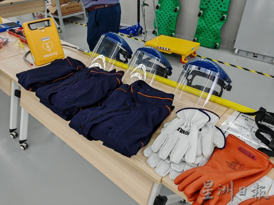 （古城第三版主文）电车普及快维修领域跟不上，甲电车维修学院培训专员为未来做准备