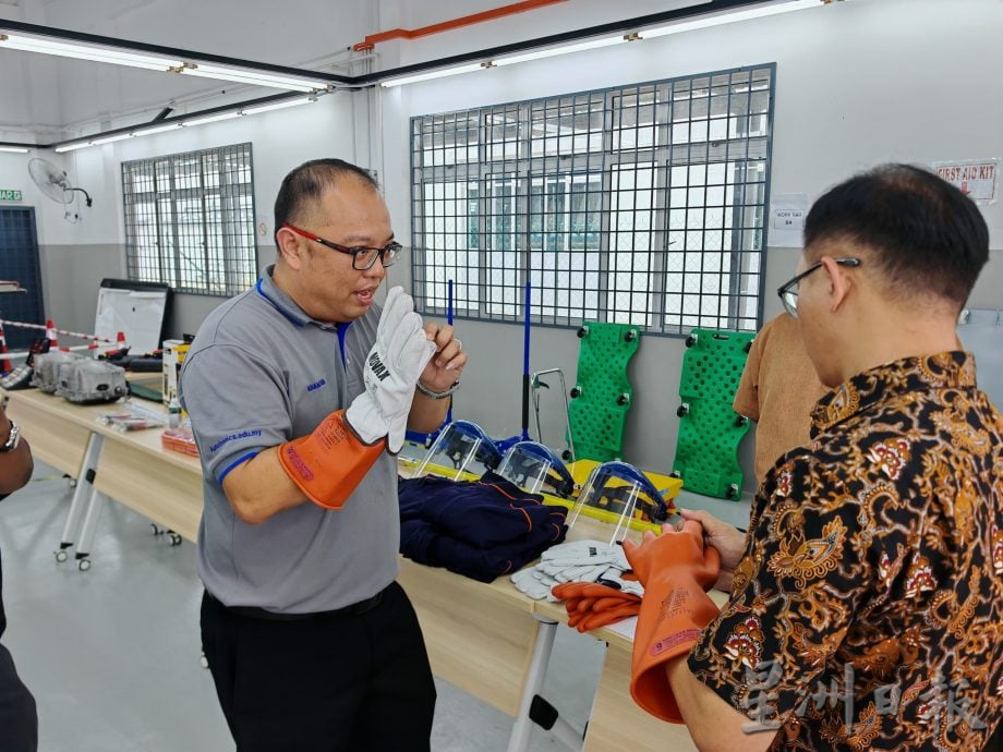 （古城第三版主文）电车普及快维修领域跟不上，甲电车维修学院培训专员为未来做准备