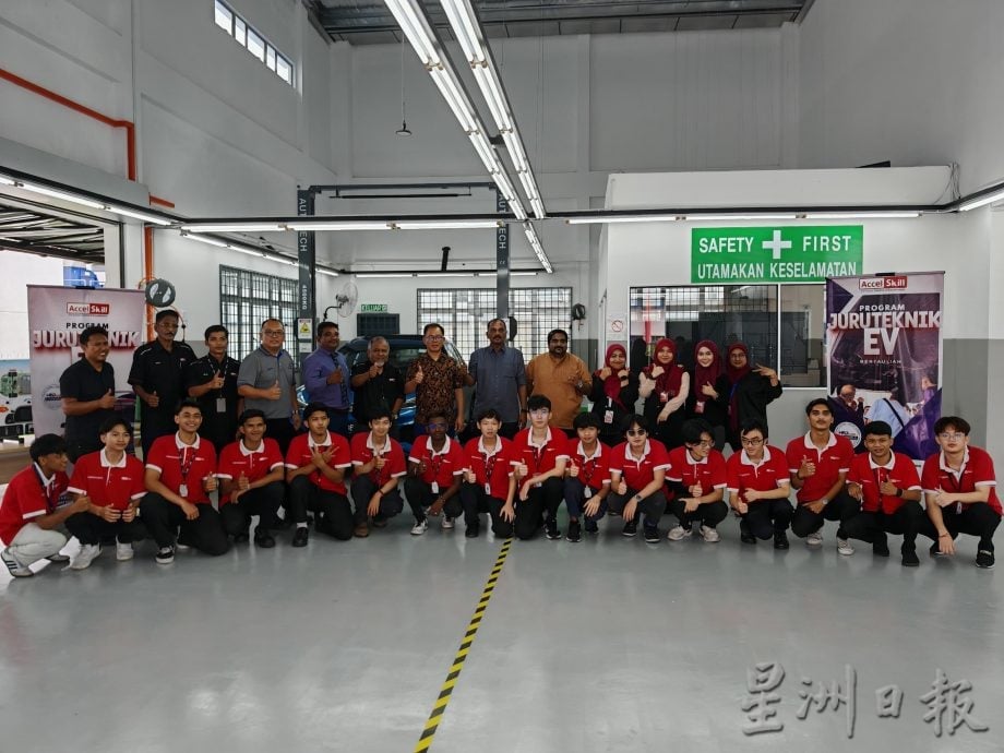 （古城第三版主文）电车普及快维修领域跟不上，甲电车维修学院培训专员为未来做准备