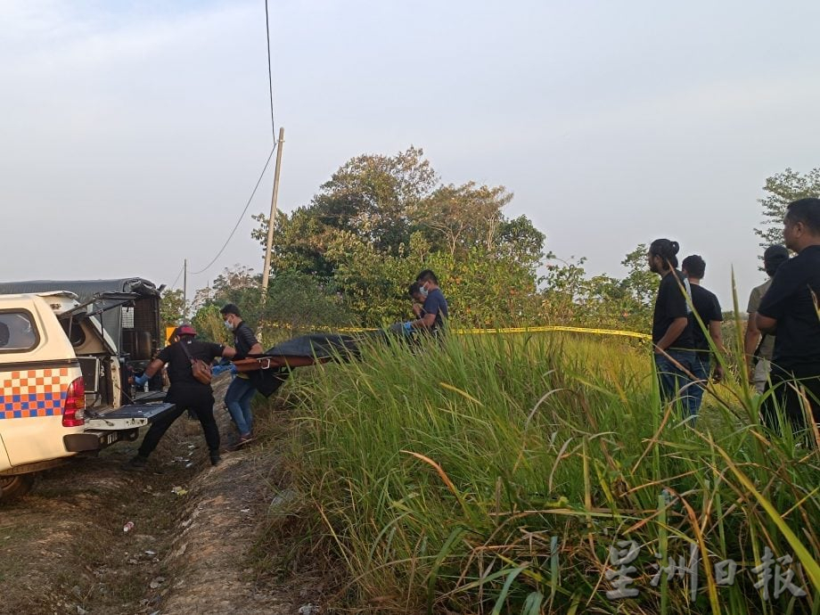 供星洲网:森警方:弄边路边发现男童尸体与柔佛失踪案有关,已扣留1男子助查