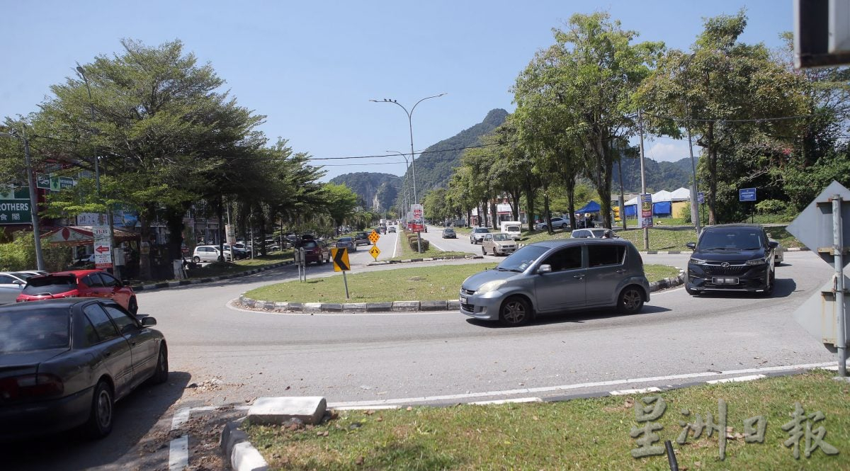 务边路翠林城交界处增新车道   预计近期动工缓解堵车 