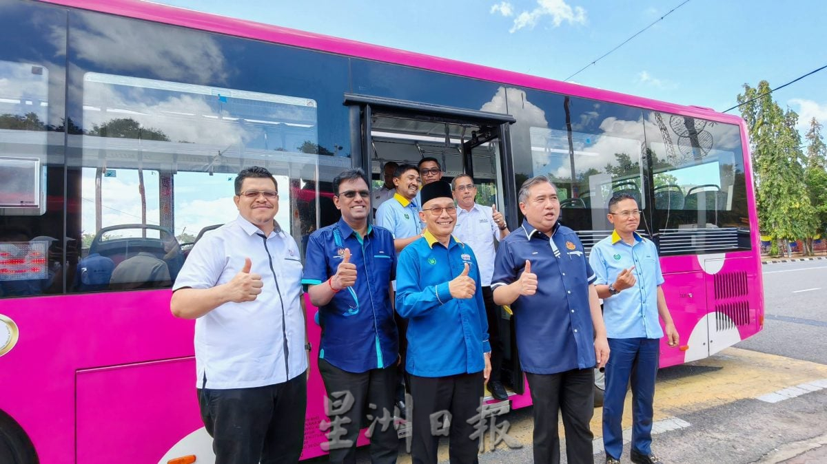 （大北马）玻州的Bas.My粉红小巴共9条路线，24辆小巴包括4辆低地台巴士