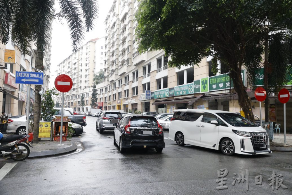 大都会封面／赖俊权巡视单向道试跑首日情况／7图