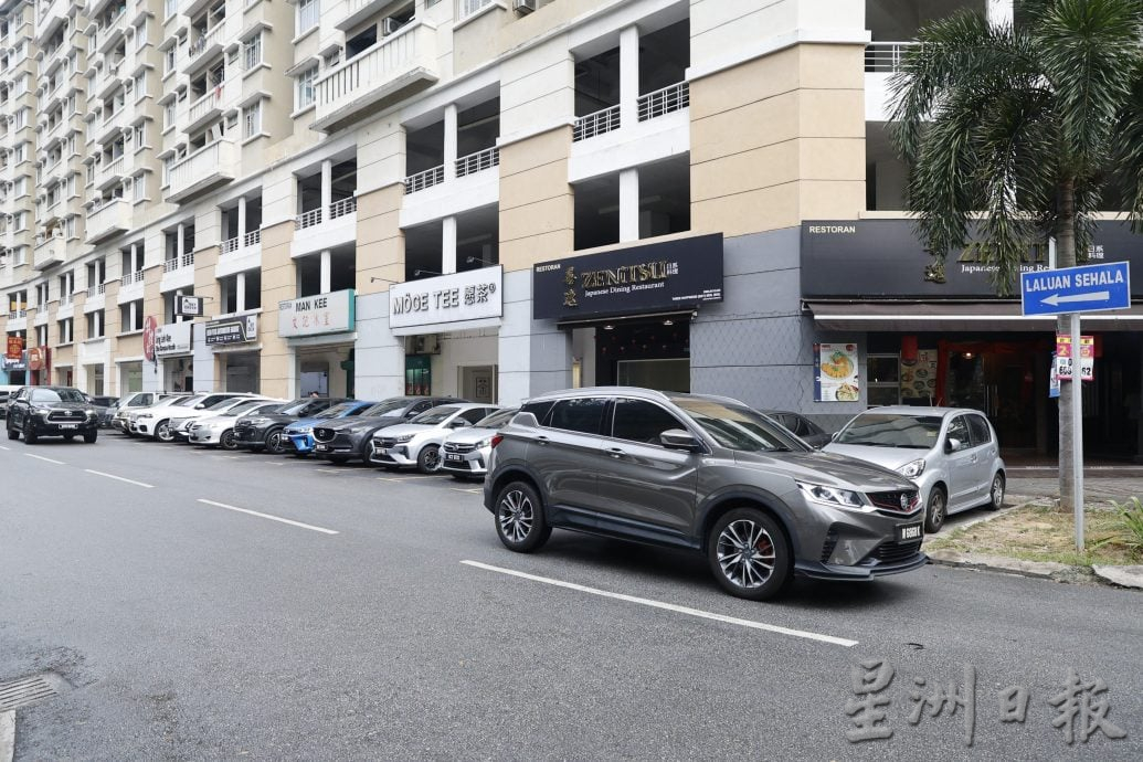 大都会封面／赖俊权巡视单向道试跑首日情况／7图