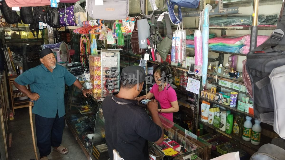 霹：30日见报／封底主文／老店寻踪︱兴芳百货商店 半世纪老店见证务边兴与衰