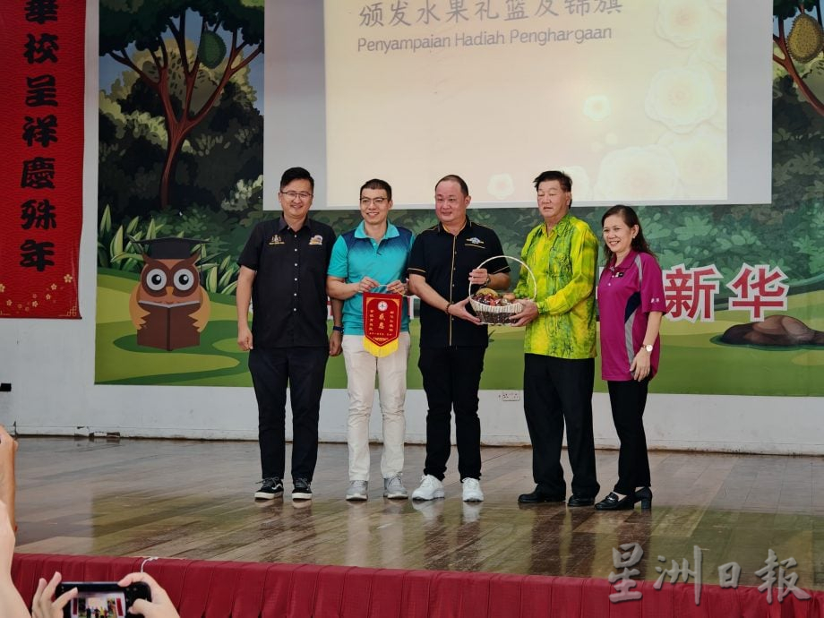 (古城版)新华小学篮球场获得提升,学生有新篮球场使用