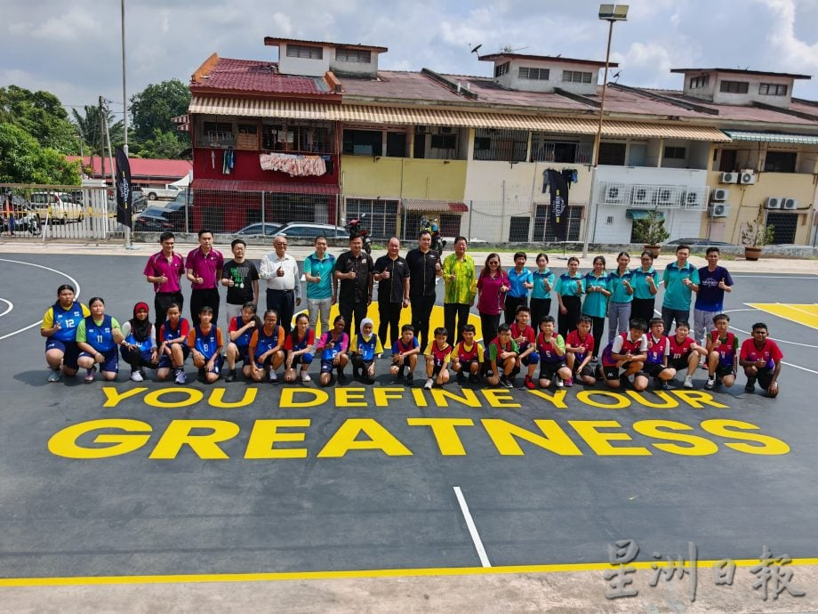 (古城版)新华小学篮球场获得提升,学生有新篮球场使用