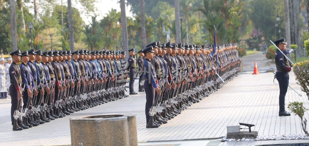 霹英雄日庆典 首场彩排登场