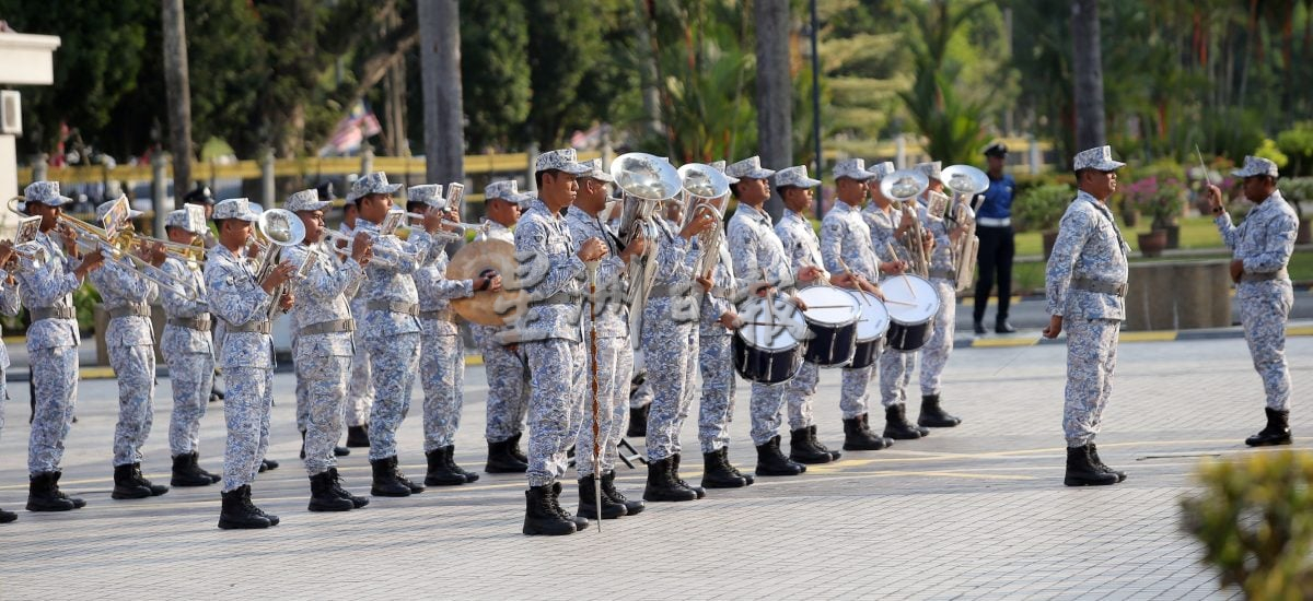 霹英雄日庆典 首场彩排登场