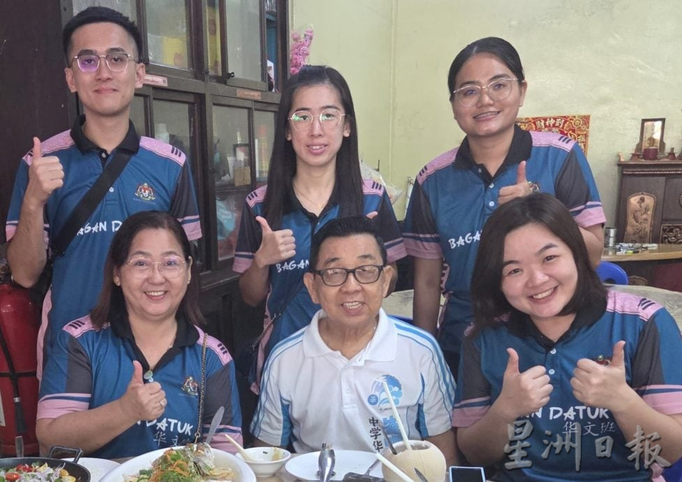 为鼓励华裔子弟报考华文 王也好基金提高奖励金