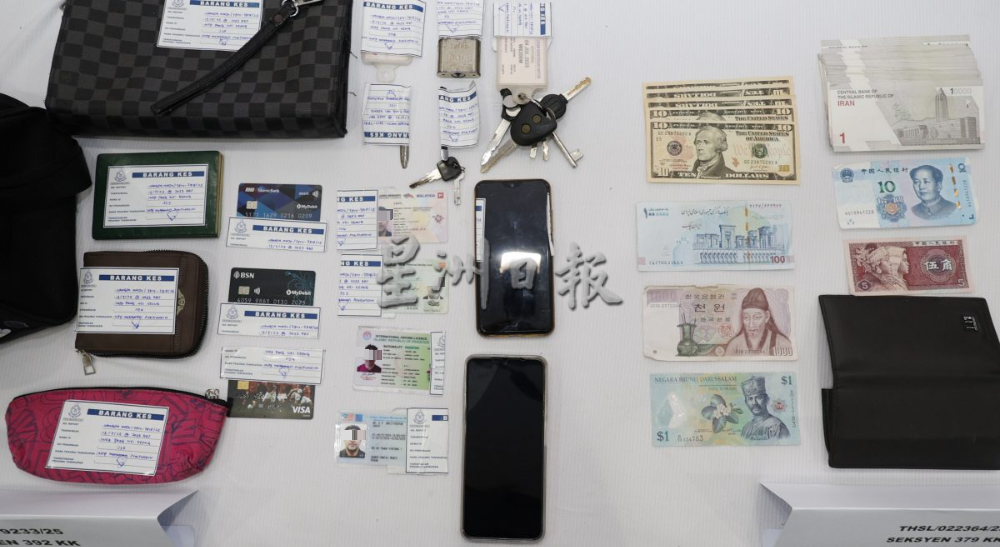 摩托车匪金三角攫夺外国游客落网·警提醒:低头用手机、警觉性低容易被抢