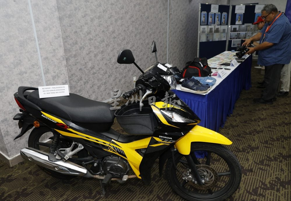 摩托车匪金三角攫夺外国游客落网·警提醒:低头用手机、警觉性低容易被抢