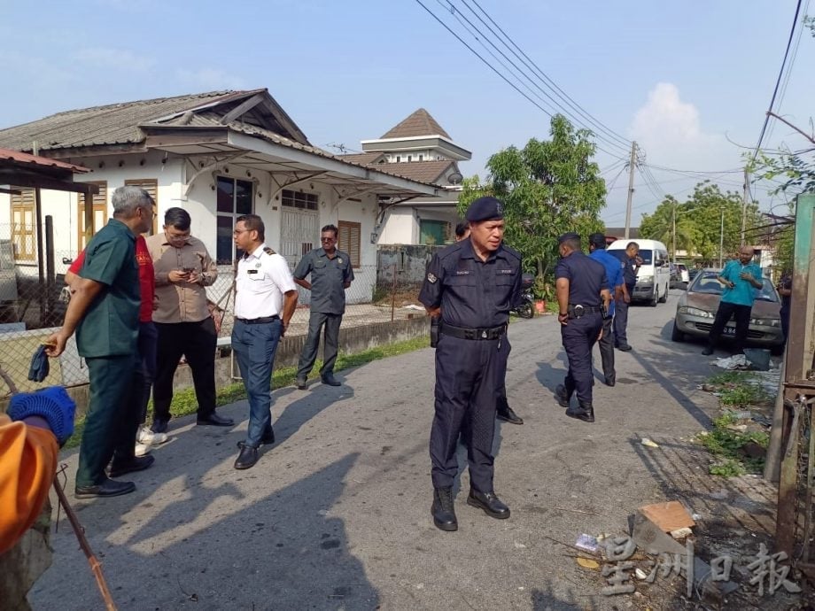 滋生蚊虫老鼠异味弥漫 兵如港一住宅清出18吨杂物
