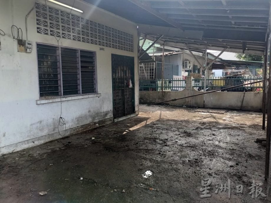 滋生蚊虫老鼠异味弥漫 兵如港一住宅清出18吨杂物