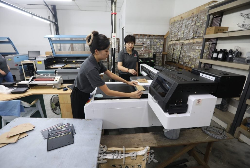 **已签发**柔:这些人,那些事〡从金属到塑料 车牌制造业的曾经与现在