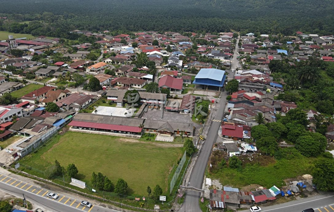 供星洲网/何时才有稳定水供?拉务8哩新村频繁断水再掀关注