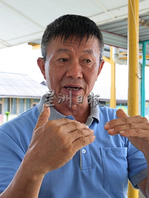 供星洲网/何时才有稳定水供?拉务8哩新村频繁断水再掀关注