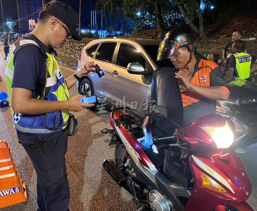 西蒂扎丽娜：强制系安全带措施实施至今，仍有巴士司机疏于提醒，不少乘客未能遵守规定