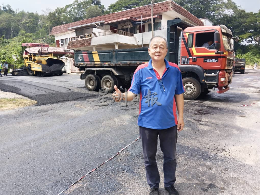 东:(已签发)劳勿大街后巷及比比路重铺沥青