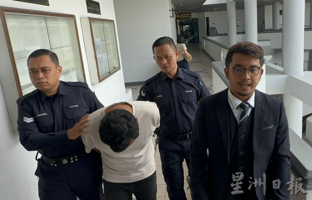 前军人发布不当信息及骚扰前妻被控5罪不认罪