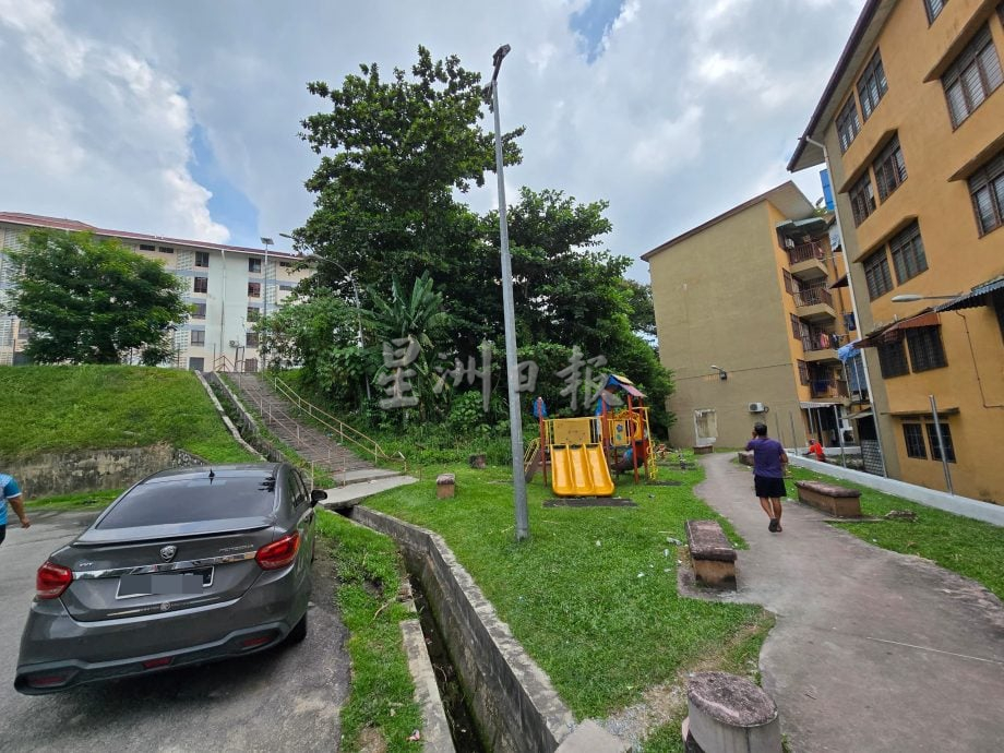 供星洲网/芙星光组屋B座及C座获得14万拨款,安装全新围篱及翻修栏杆