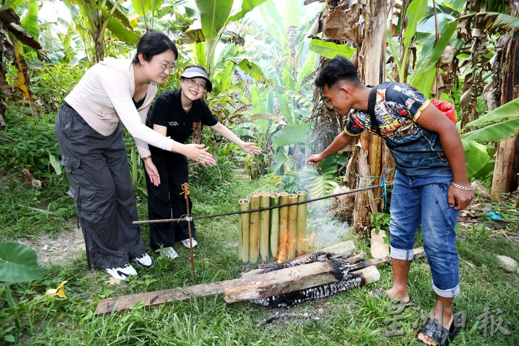 中国留学生访原住民村 共餐共舞展现友好共融