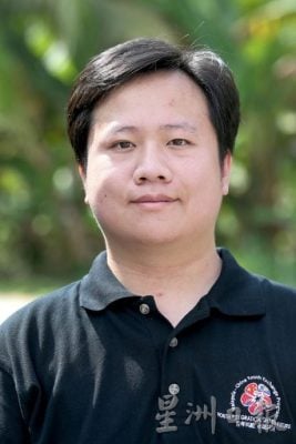中国留学生访原住民村 共餐共舞展现友好共融