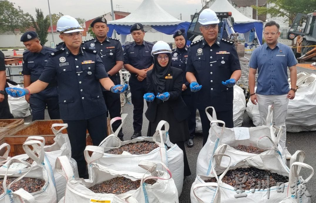 必下-大都会：瓜冷警方销毁47宗已结案证物估计总值达108万令吉／8图（选下）