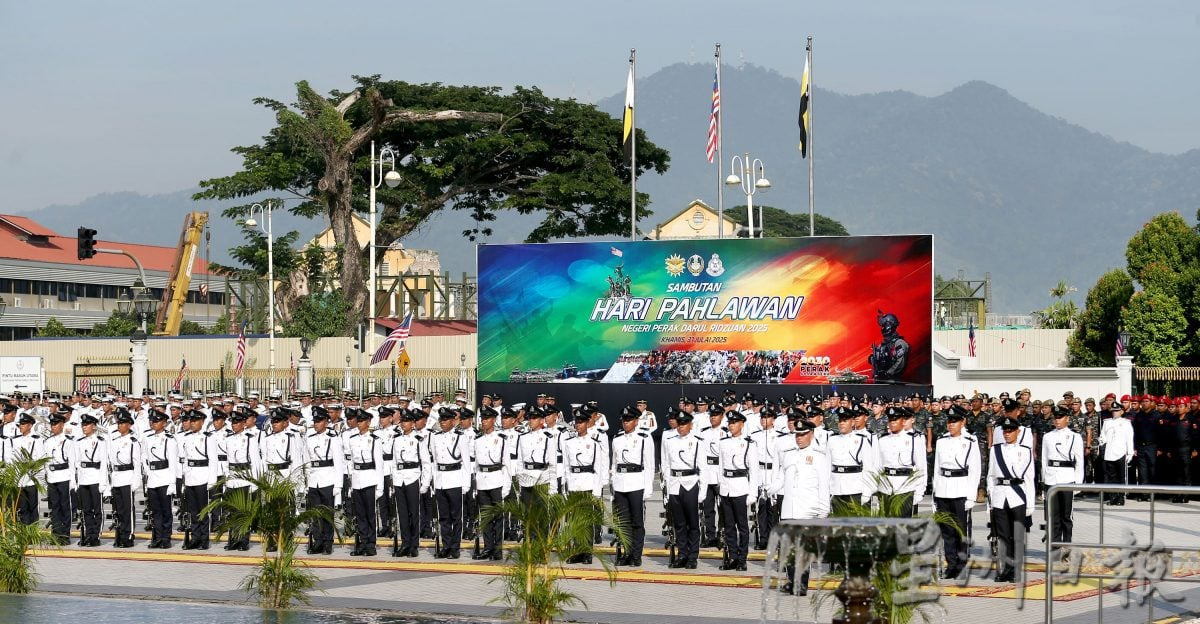 霹英雄日苏丹亲临参与 缅怀为国捐躯与奉献英烈