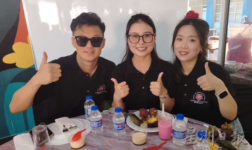 探索霹人文自然魅力 马中青年搭建友谊桥梁