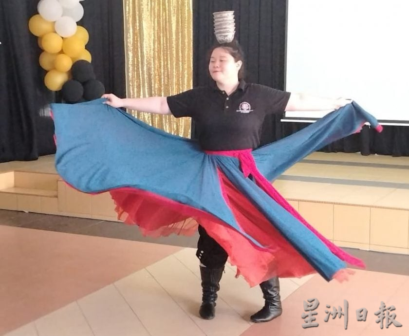 探索霹人文自然魅力 马中青年搭建友谊桥梁