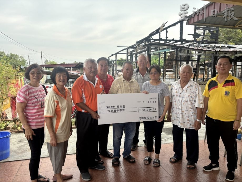 （已签发）柔：思朴华小校友会筹6万5000令吉   作为火灾灾黎姐妹花的教育基金