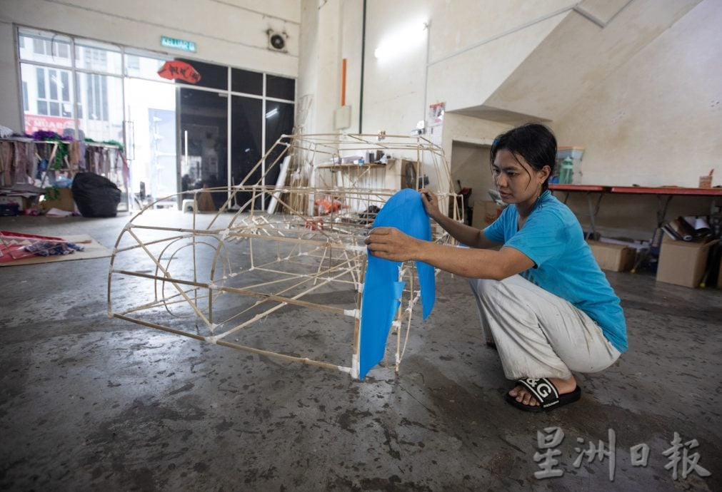 (4/8见报）星角摄/传统纸扎业逐渐走向夕阳