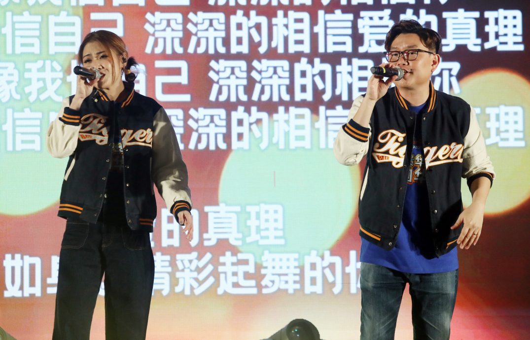 Tiger星洲华教义演|Kopi林国伟临时救场 黄一飞穿新衣猛拍照