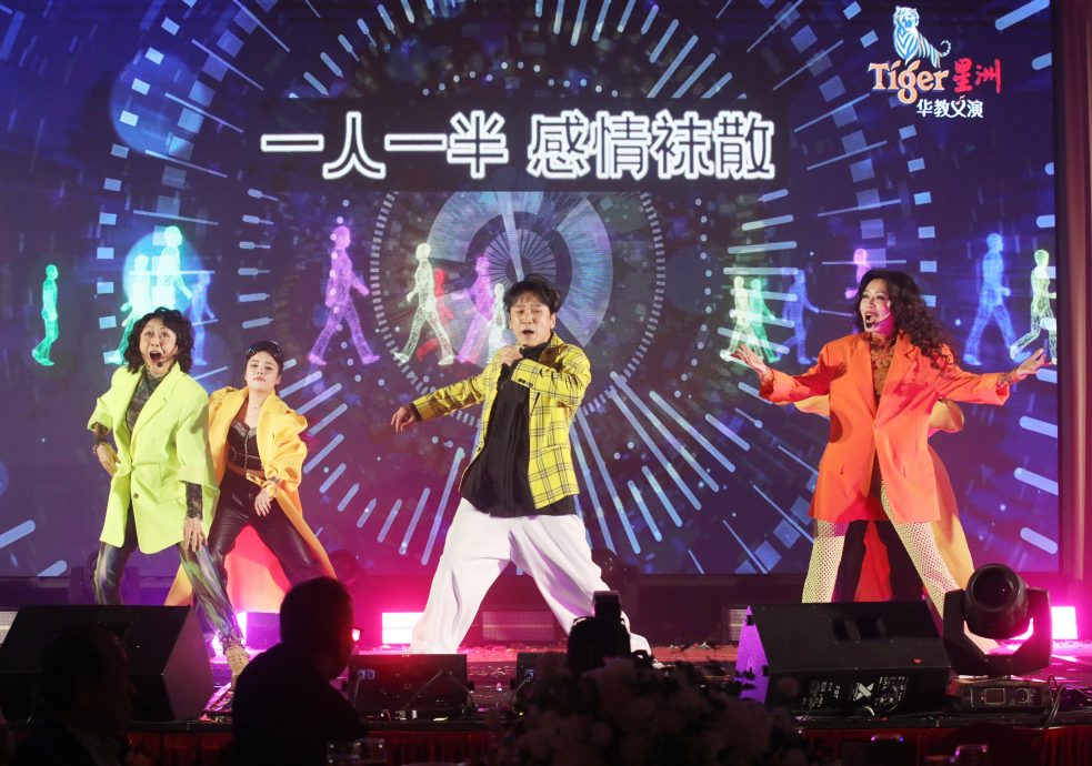 Tiger星洲华教义演|Kopi林国伟临时救场 黄一飞穿新衣猛拍照