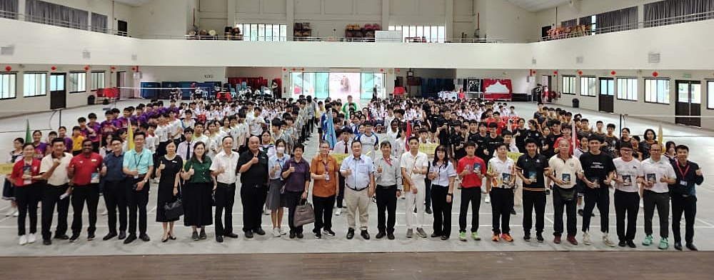 188选手齐聚深斋挥拍争锋　全霹独中羽赛揭幕