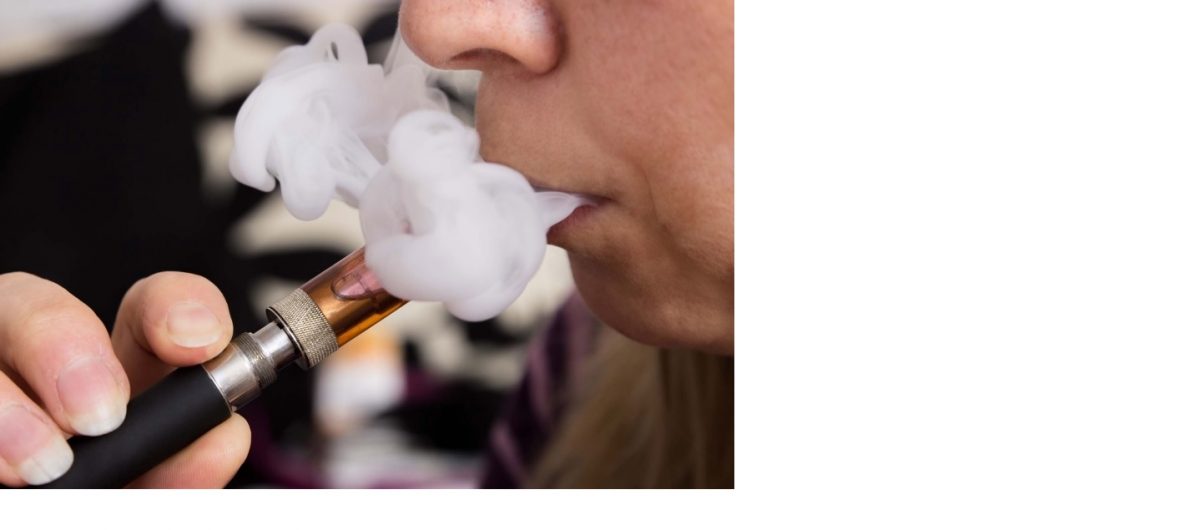 18岁少女迷电子烟两度命危