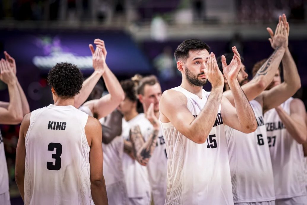 2025年亚洲杯男篮赛| 20岁新星王俊杰大爆发  中国挫韩4强斗纽西兰