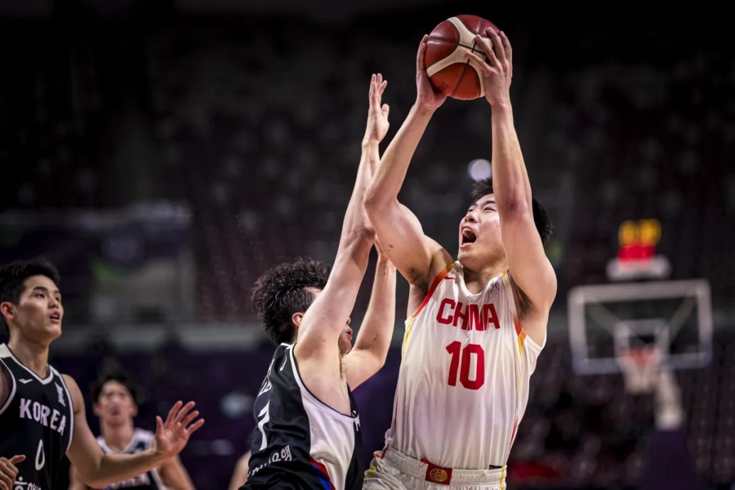 2025年亚洲杯男篮赛| 20岁新星王俊杰大爆发  中国挫韩4强斗纽西兰