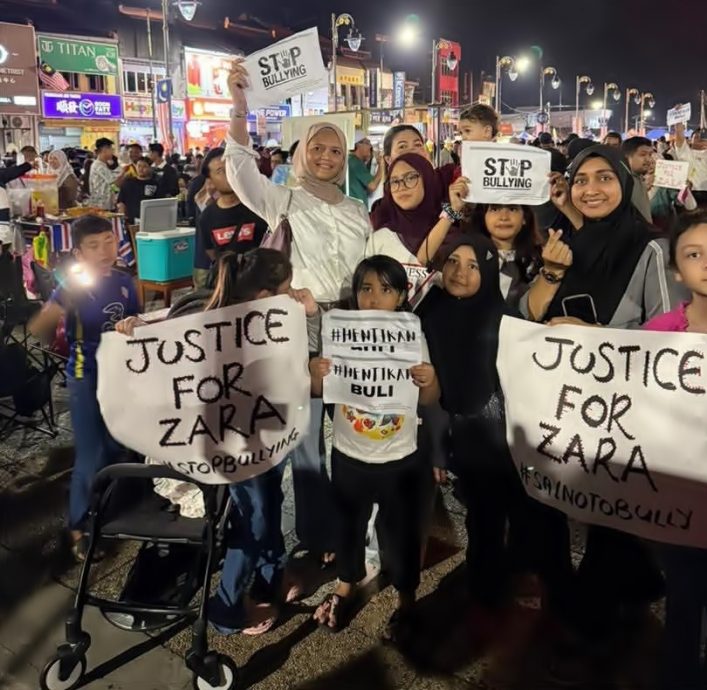 2组织办少女坠楼集会 逾千人挤爆斜塔广场