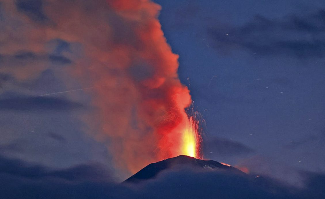 300年首见！ 俄远东7座火山连环喷发