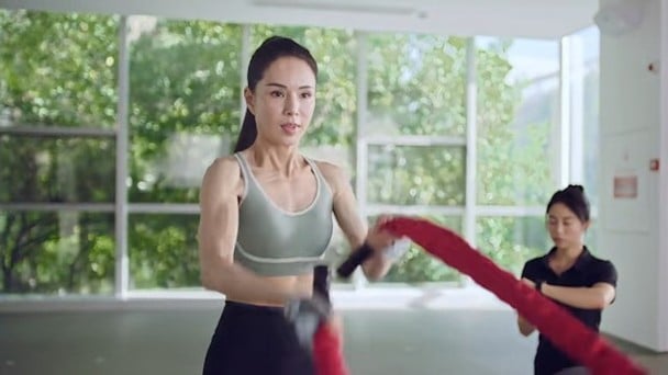 59岁李若彤“冻龄”惹祸 入境泰国遭质疑用假护照